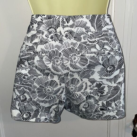 Old Navy “Pixie” black & white floral design shorts - Picture 4 of 5